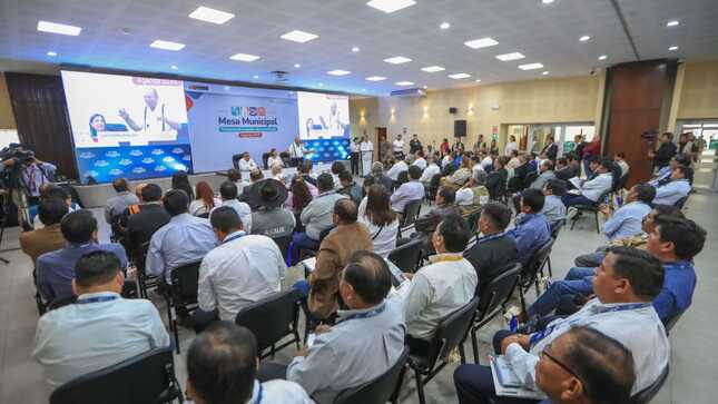 Alcaldes participantes en Mesa Municipal en Tacna