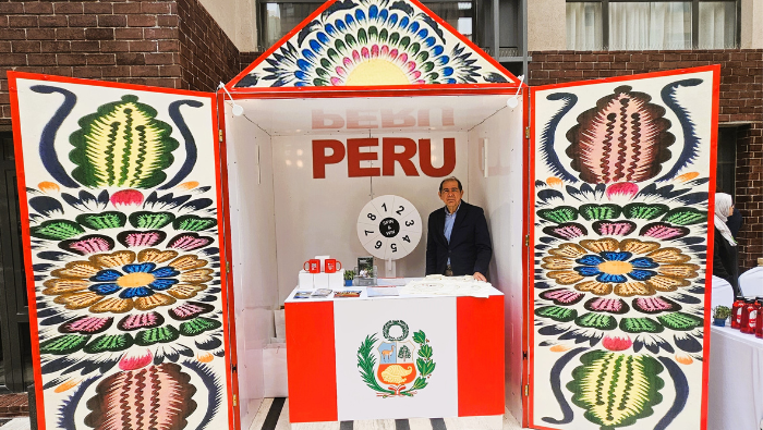 Embajada del Perú en Kuwait promueve la cultura peruana en el “Makers Market”
