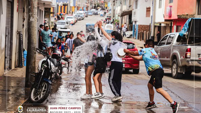 Segunda globeada del carnaval de la diversidad Cajabamba 2025