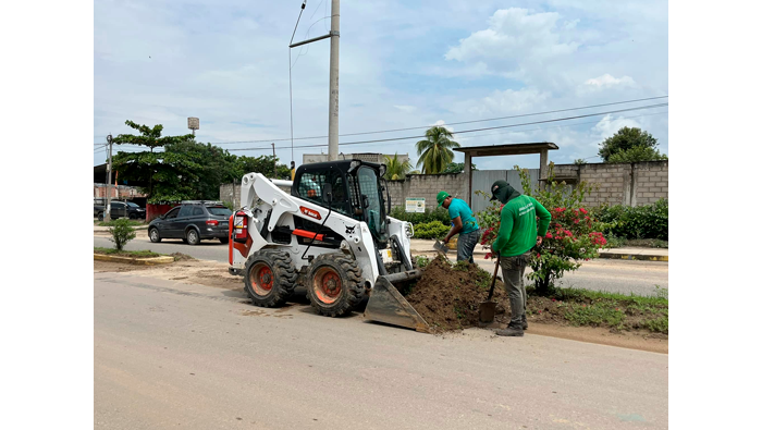 Desarenado em el Jr. Alfonso Ugarte Cdra. 21, 22 y 23.