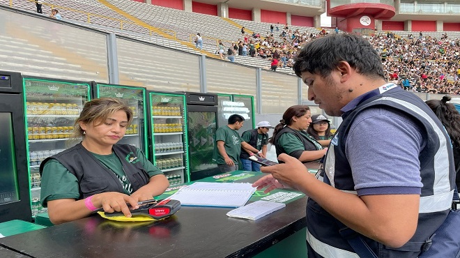 Los controles, efectuados por 21 inspectores de la SUNAT, determinaron que los S/ 379,223 obtenidos por las ventas de bebidas lideraron los ingresos que obtuvieron los comerciantes, seguidos por el rubro de alimentos con S/ 127,197, mientras que en tercer lugar se ubicó la venta de merchandising con S/ 41,710.