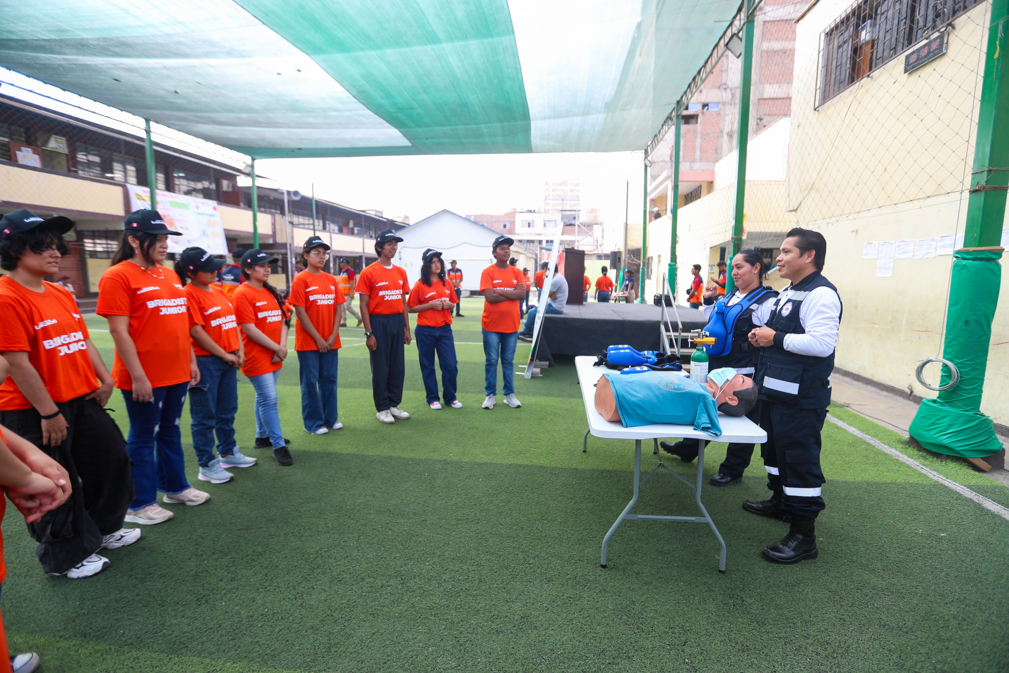 Más de 100 alumnos de 4to y 5to de secundaria se preparan como brigadistas junior en SJL