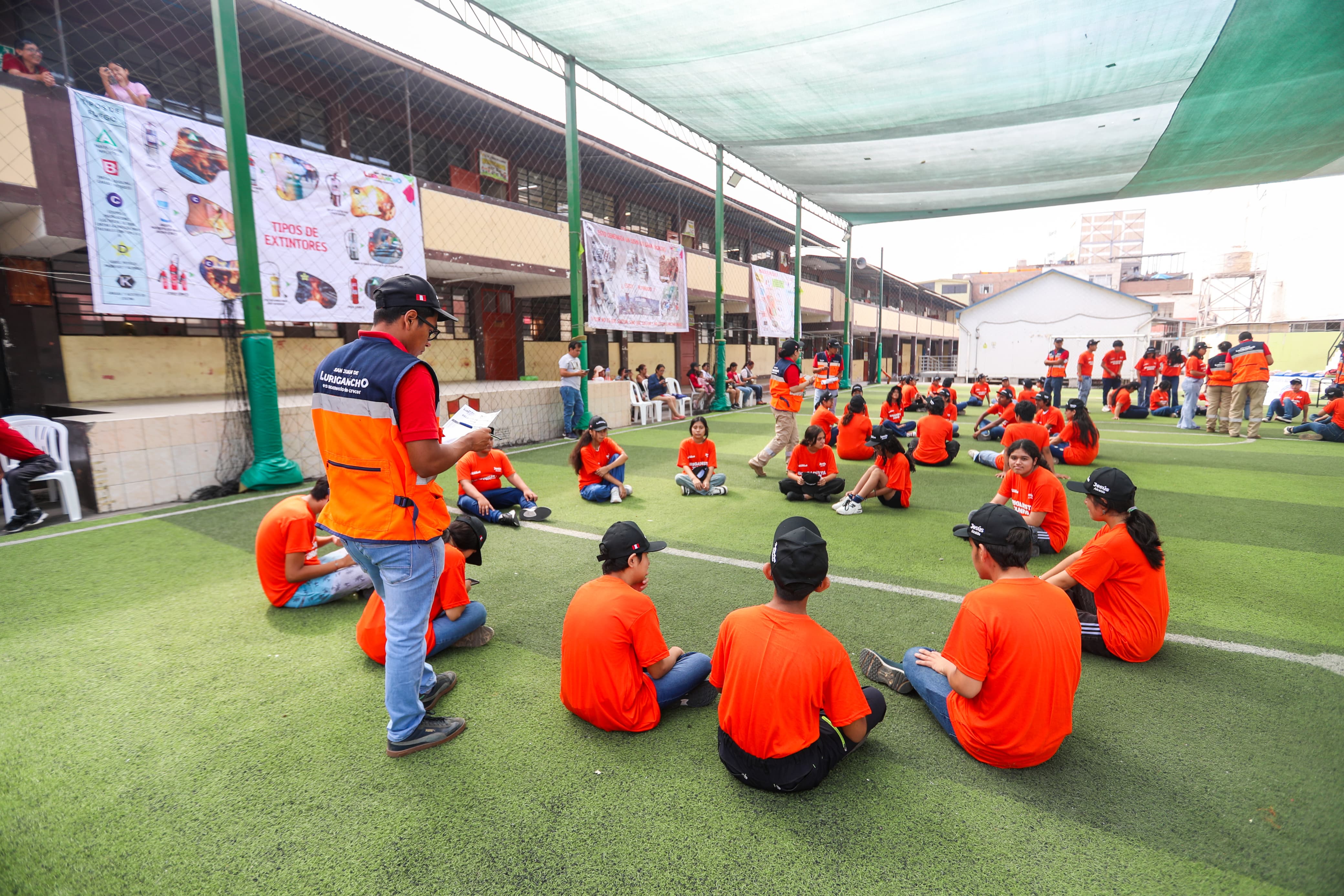 Más de 100 alumnos de 4to y 5to de secundaria se preparan como brigadistas junior en SJL
