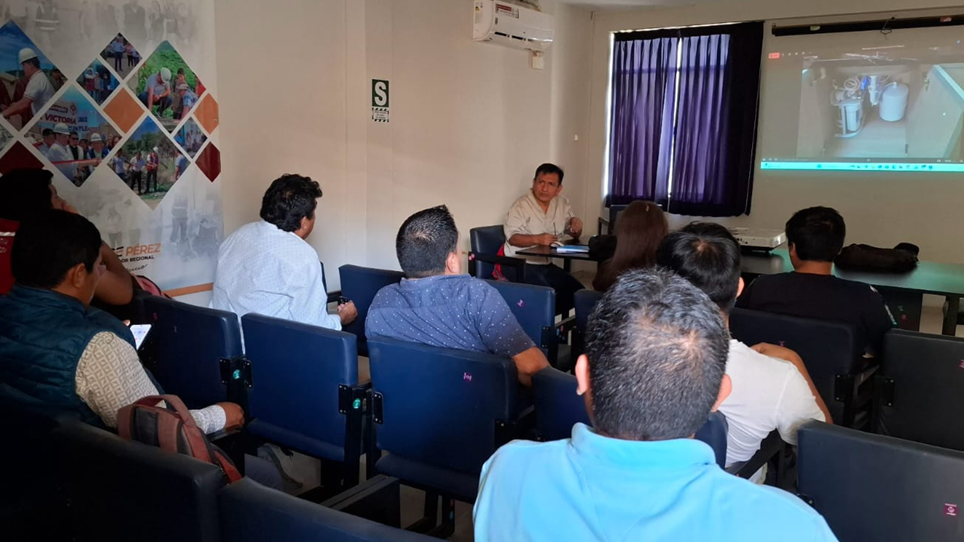 Expositor y personal