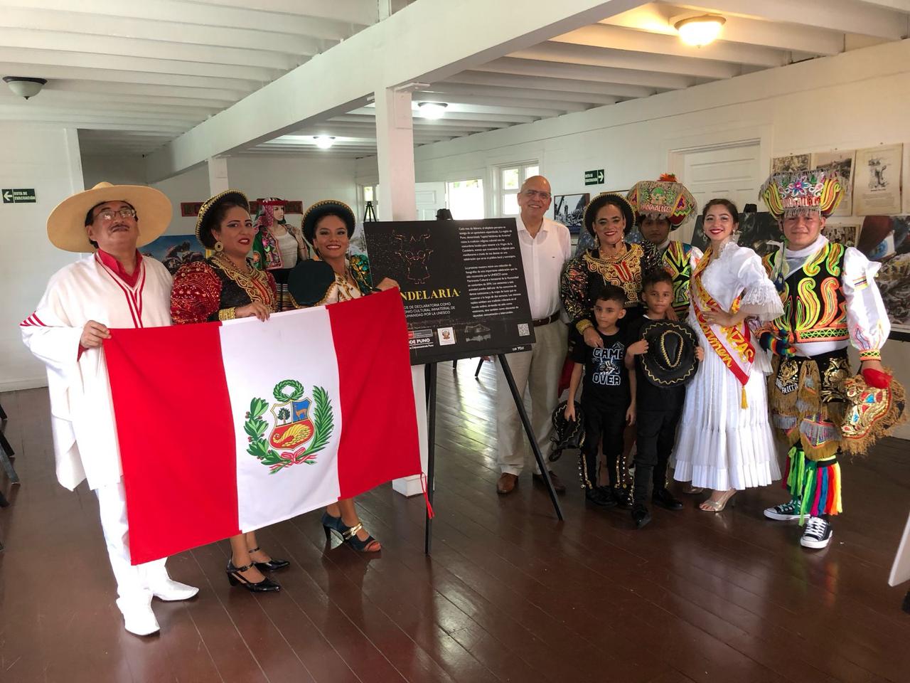 Emabajador Mario Lopéz y Grupo de danzas somos Perú