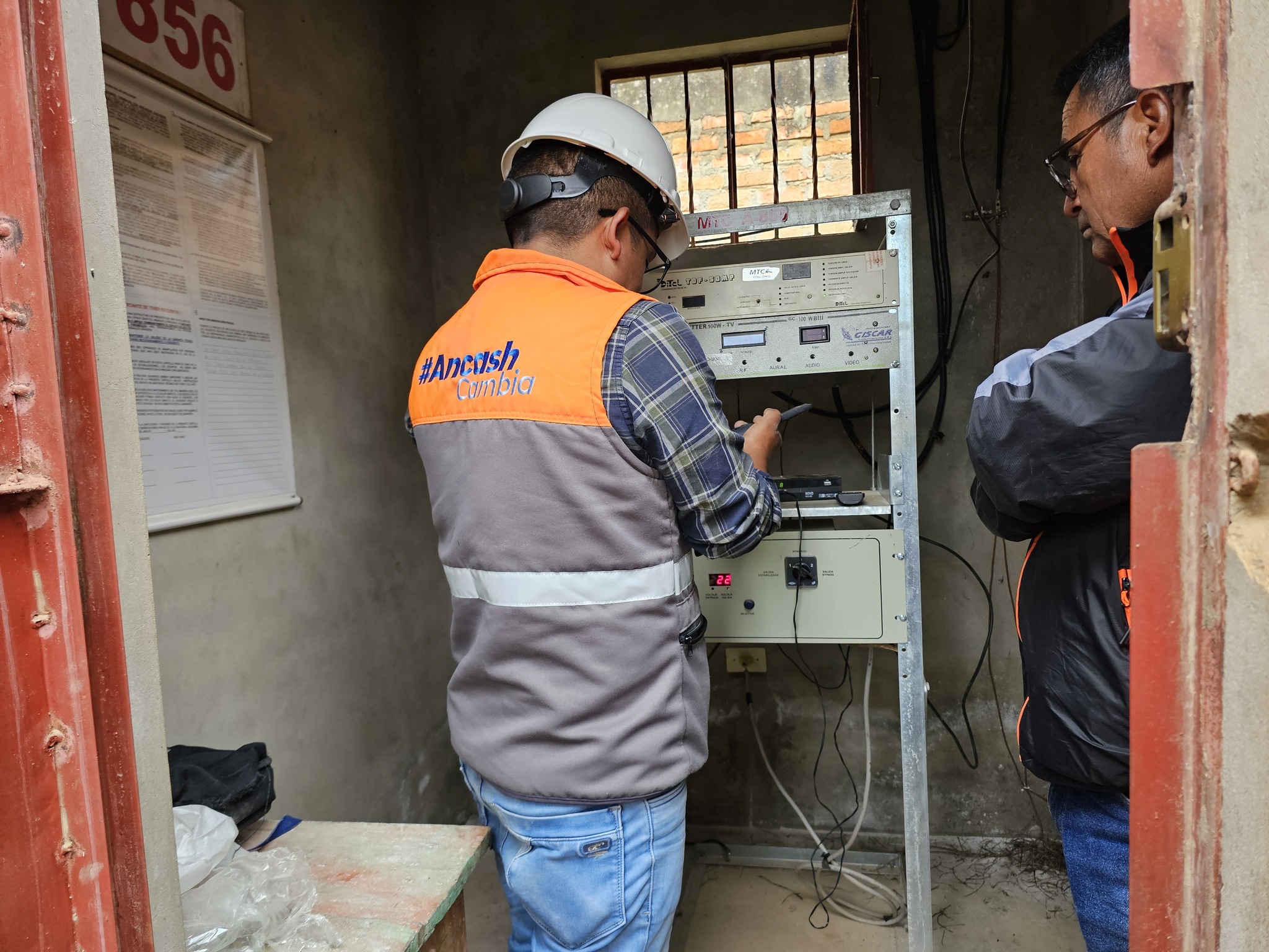 Instalación de kits de recepción Satelital DTH
