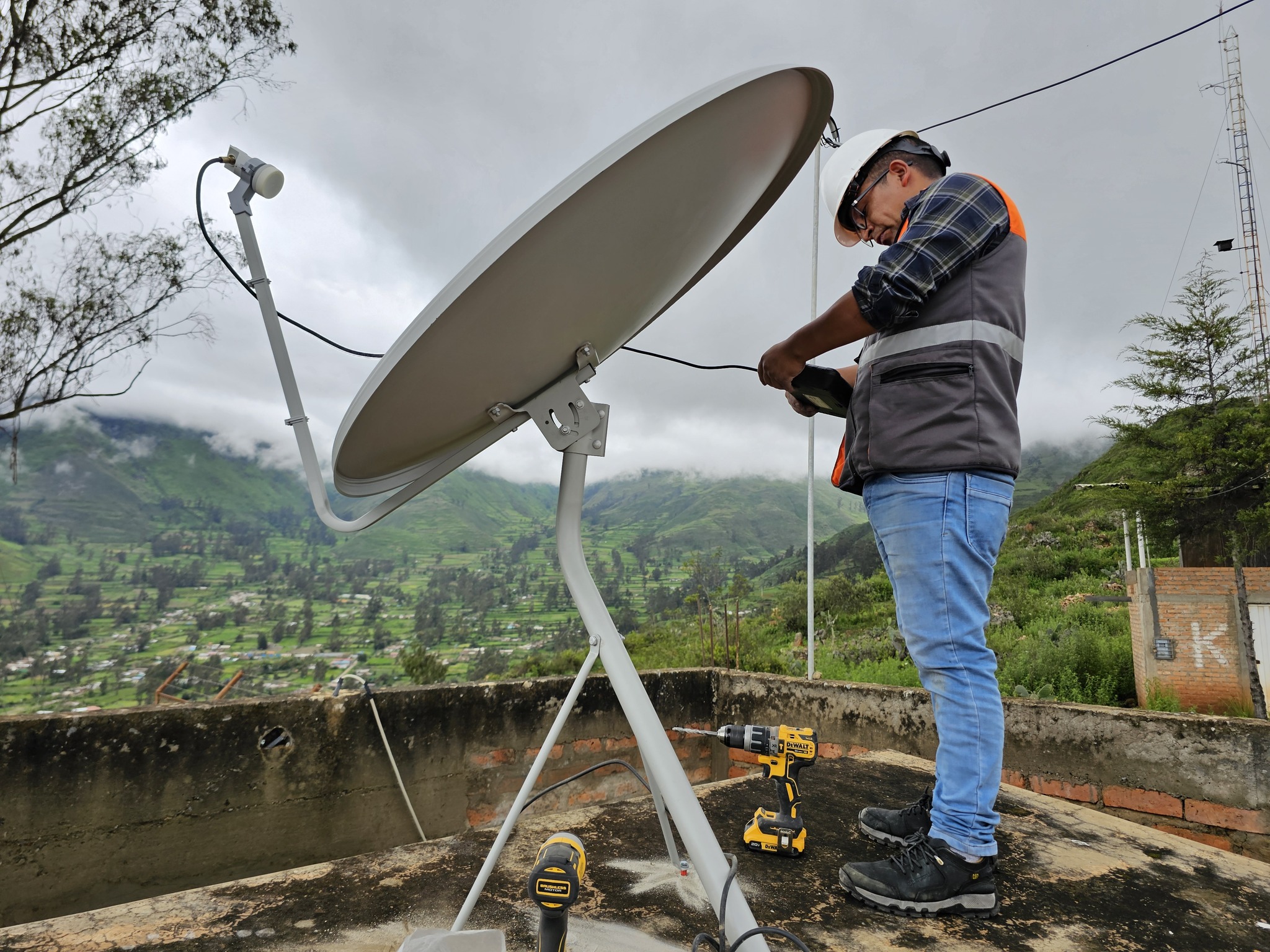 Instalación de kits de recepción Satelital DTH
