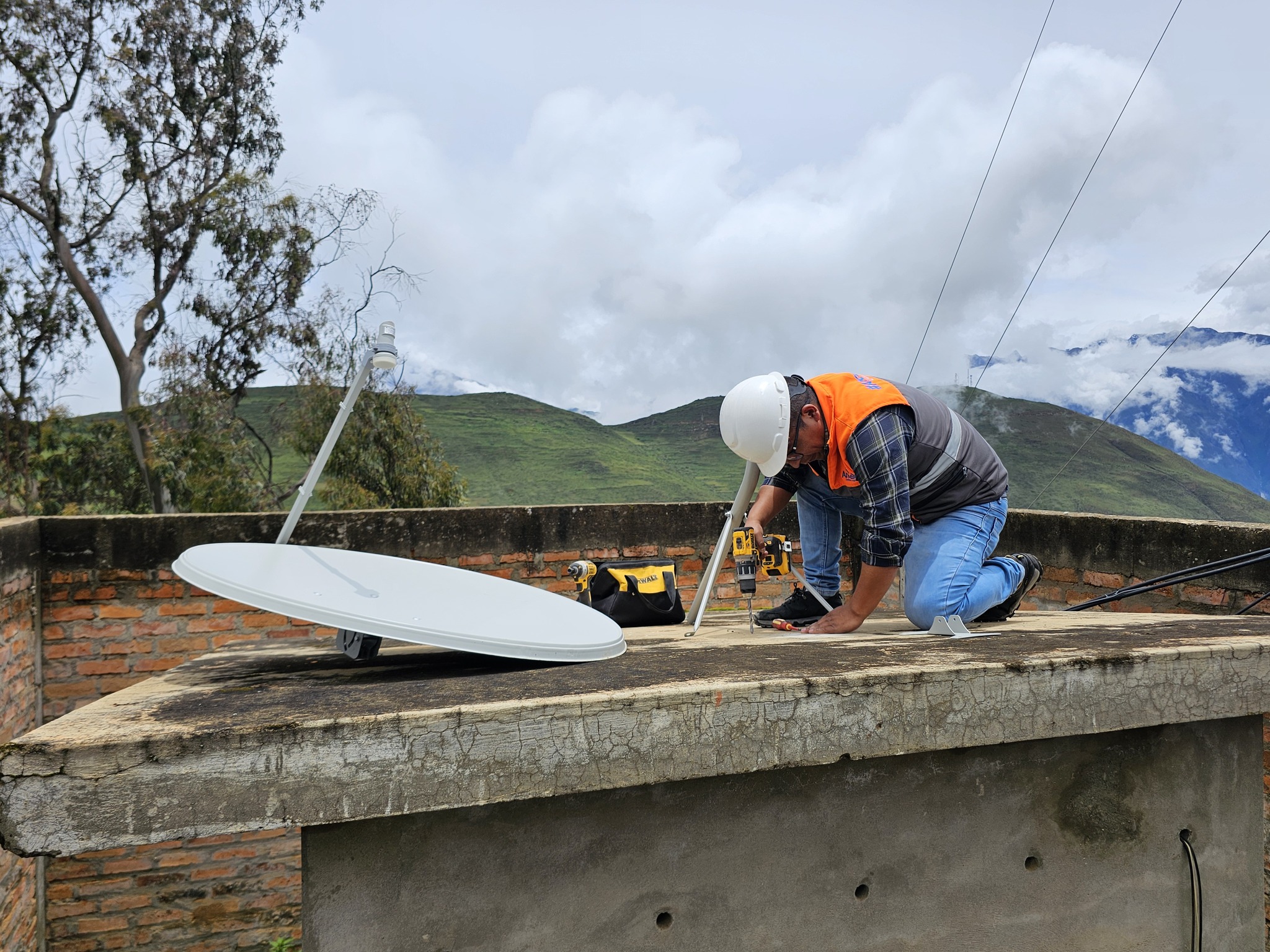 Instalación de kits de recepción Satelital DTH