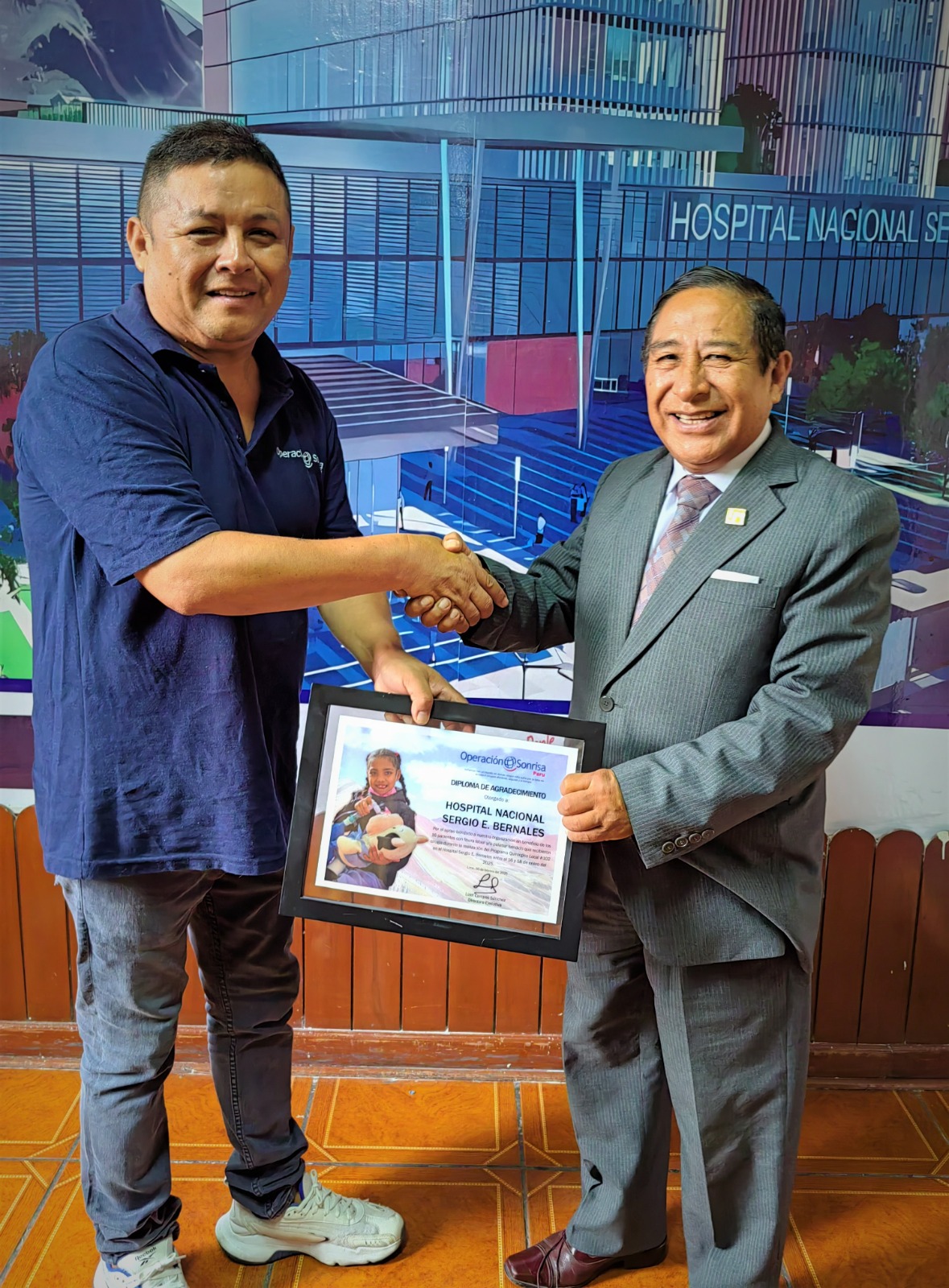 Fundación Operación Sonrisa – Perú otorgó reconocimiento al Director General de nuestra institución por su eficiente labor y apoyo