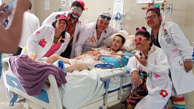 HNSEB recibió visita de la Asociación “Kuyayki Clown” que realizó una sesión de acompañamiento terapéutico para los pacientes