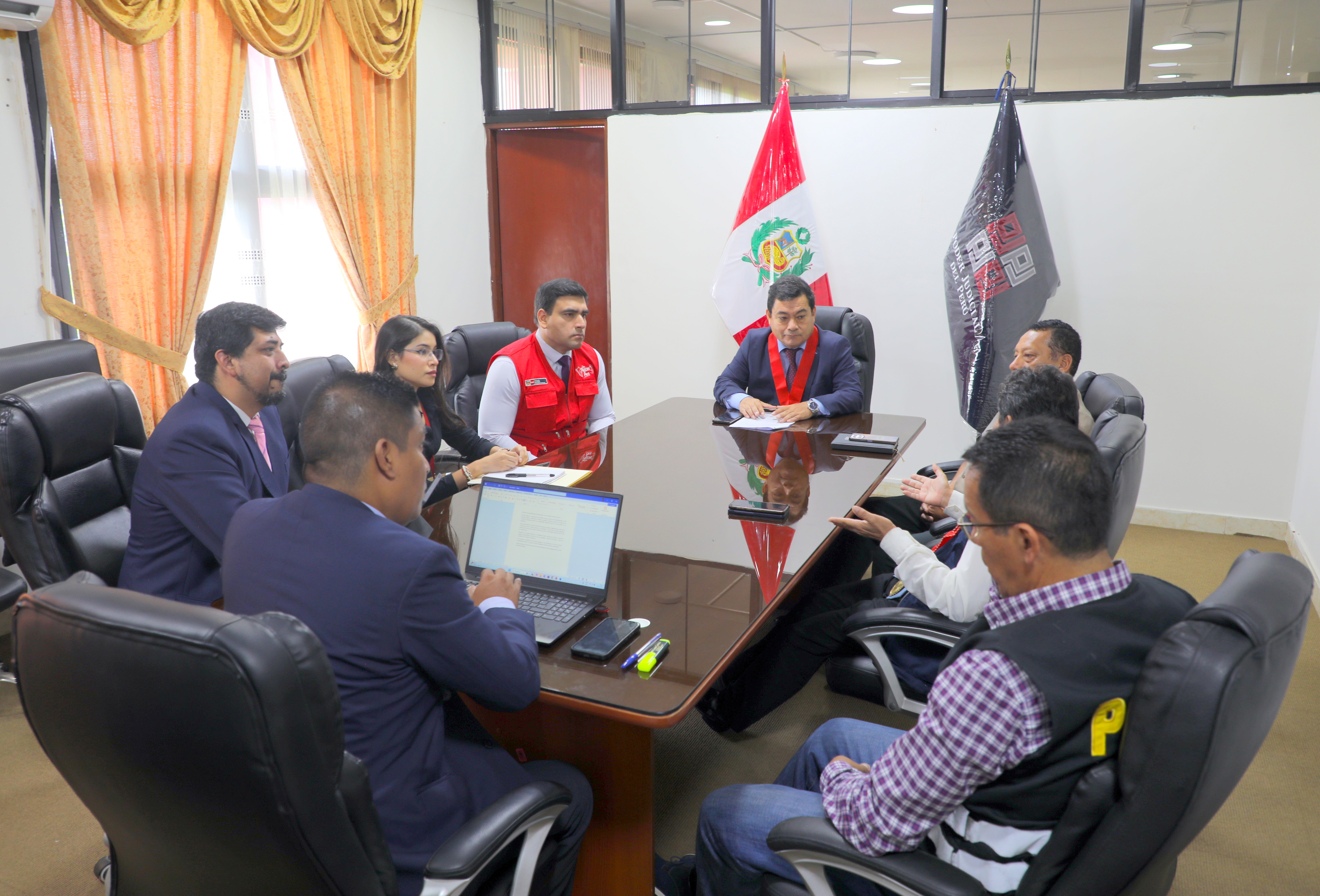 Presidente de la Corte Superior de Justicia de Tumbes se Reúne con Operadores de Justicia para Fortalecer Unidad de Flagrancia