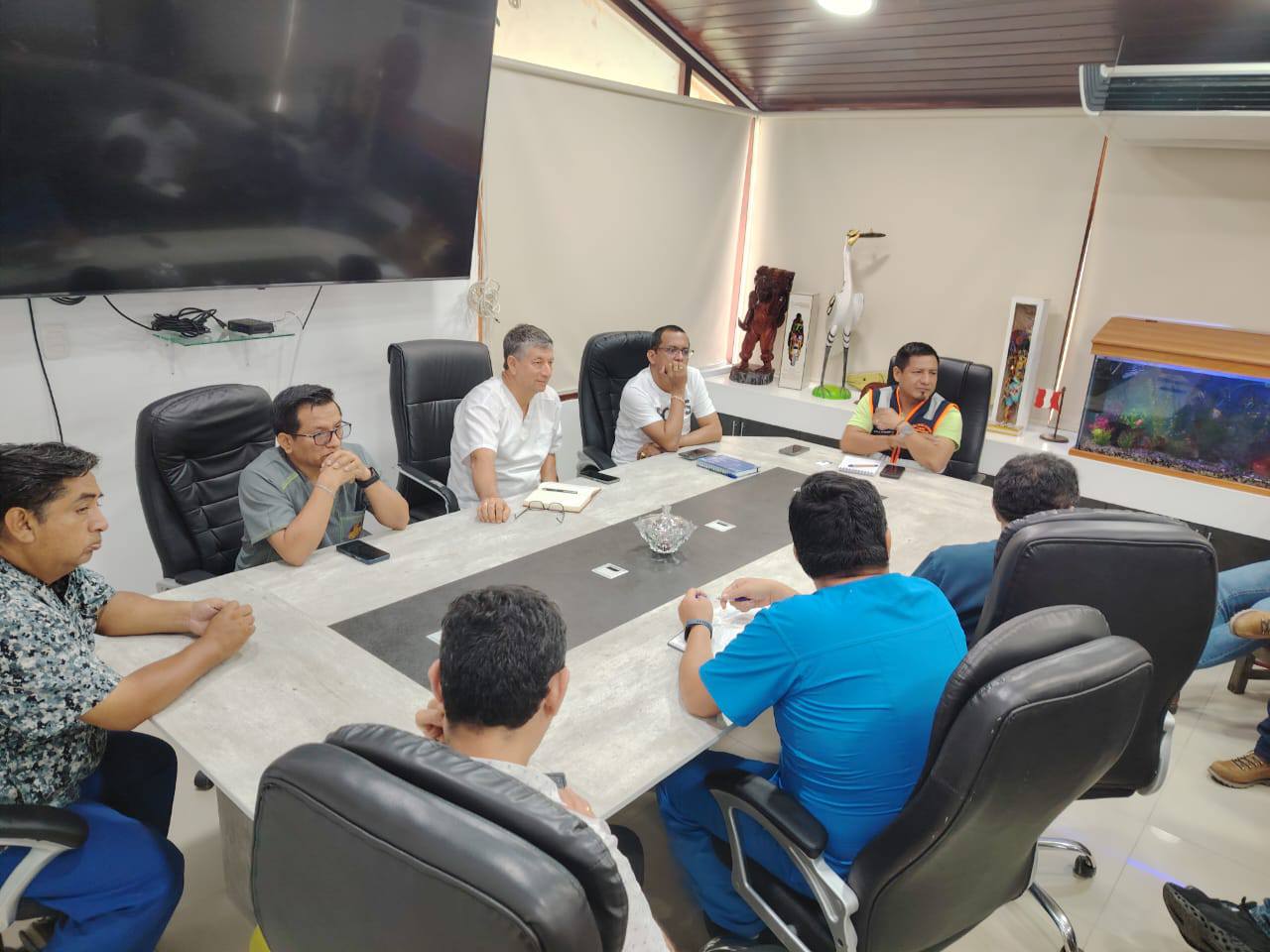 "El gobernador Dr. René Chávez se reúne con el cuerpo médico del Hospital Apoyo Iquitos "