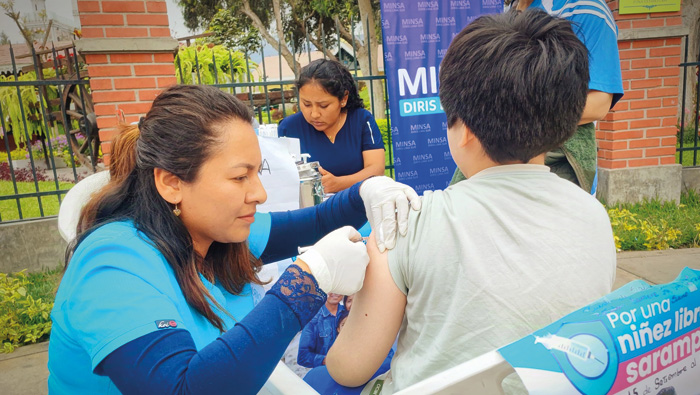 Vacunarán gratis en los parques principales de Santiago de Surco durante todo el verano 