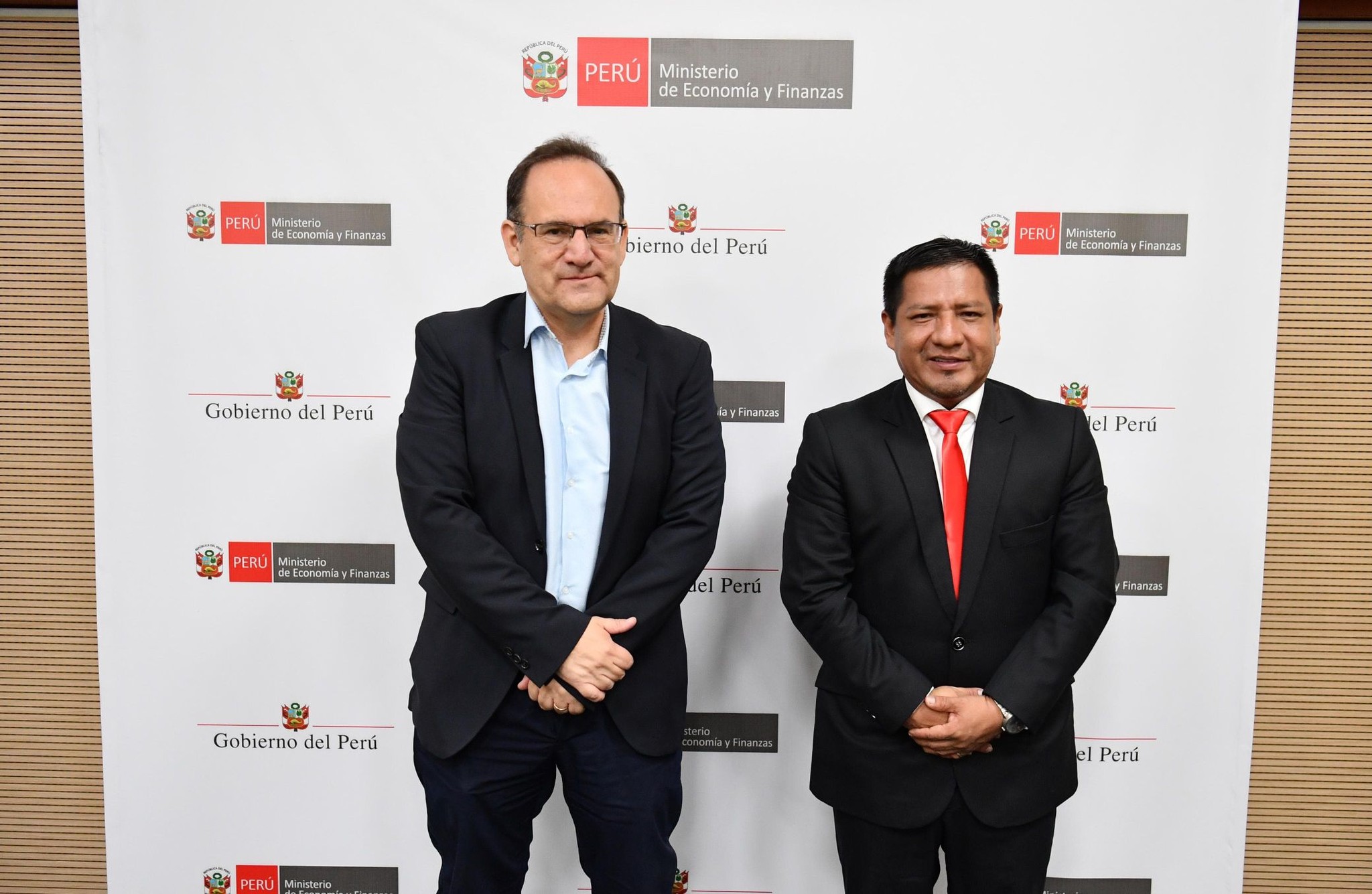 Gobernador René Chávez gestiona la inclusión de plazas administrativas en educación y solicita demanda adicional para inversiones en loreto"