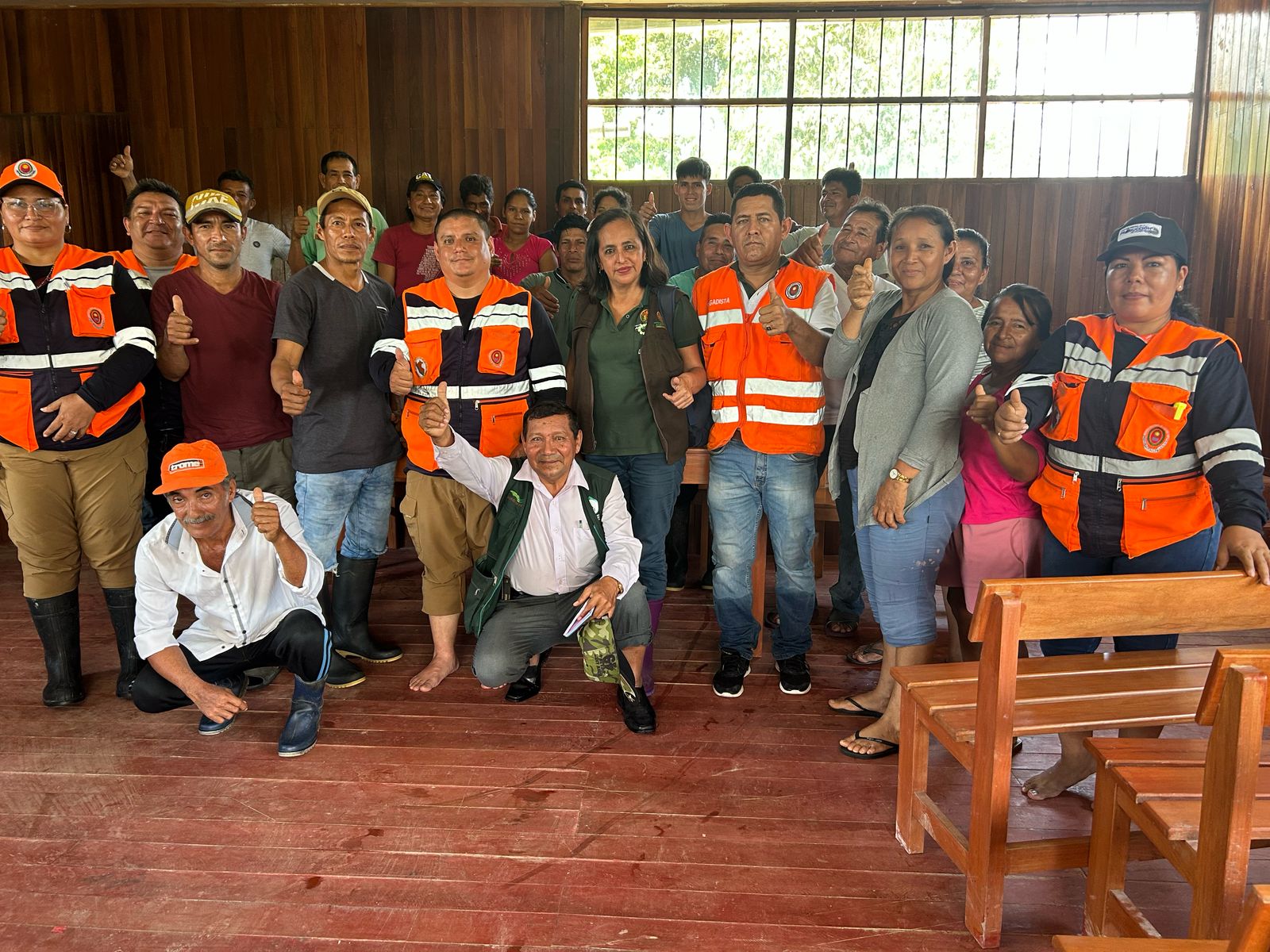 Personal municipal empadrona a los productores agrícolas afectados por inundaciones.