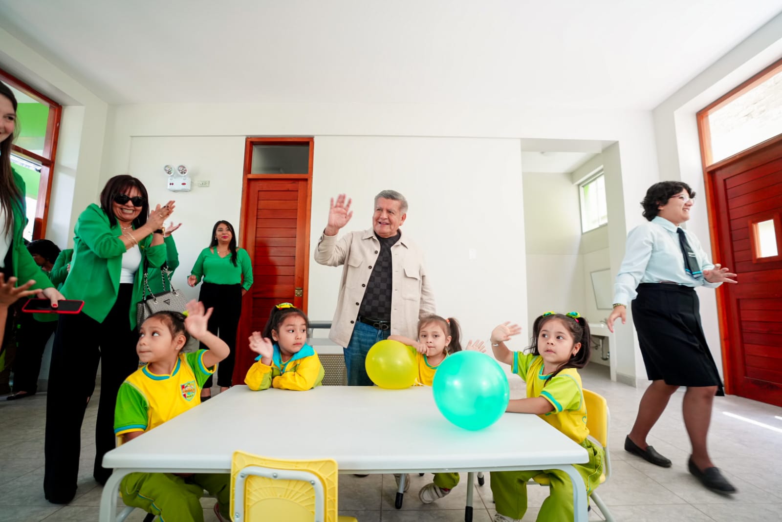 Histórico: Gore Renovará Mobiliario Escolar De Instituciones Educativas Con Más De S/ 42 Millones