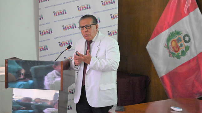 La máxima autoridad del centro pediátrico, Dr. Carlos Urbano Durand, fue uno de los principales ponentes. 