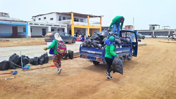 Como cada fin de semana, se realizó una importante campaña de limpieza en el balneario La Barranca, con el apoyo de promotores ambientales voluntarios de la UNT. La Unidad de Gestión Ambiental del Gobierno Municipal de Guadalupe, refuerza el llamado a los veraneantes para un manejo responsable de los residuos. ¡A cambiar y no ensuciar!
