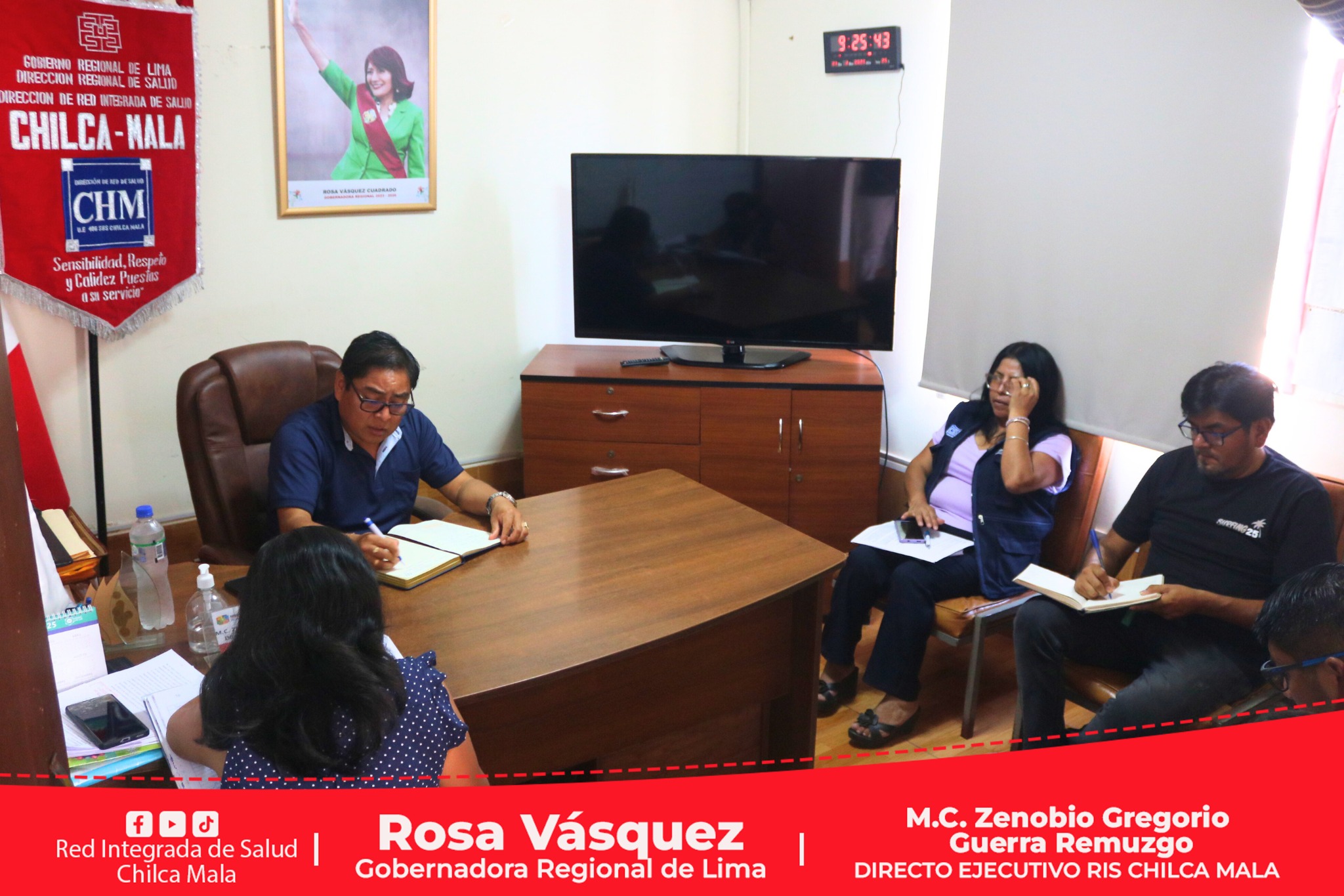 Director Ejecutivo de la RIS Chilca Mala sostiene reunión de coordinación con su equipo de gestión.