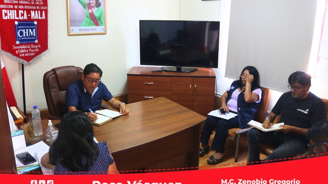 Director Ejecutivo de la RIS Chilca Mala sostiene reunión de coordinación con su equipo de gestión.