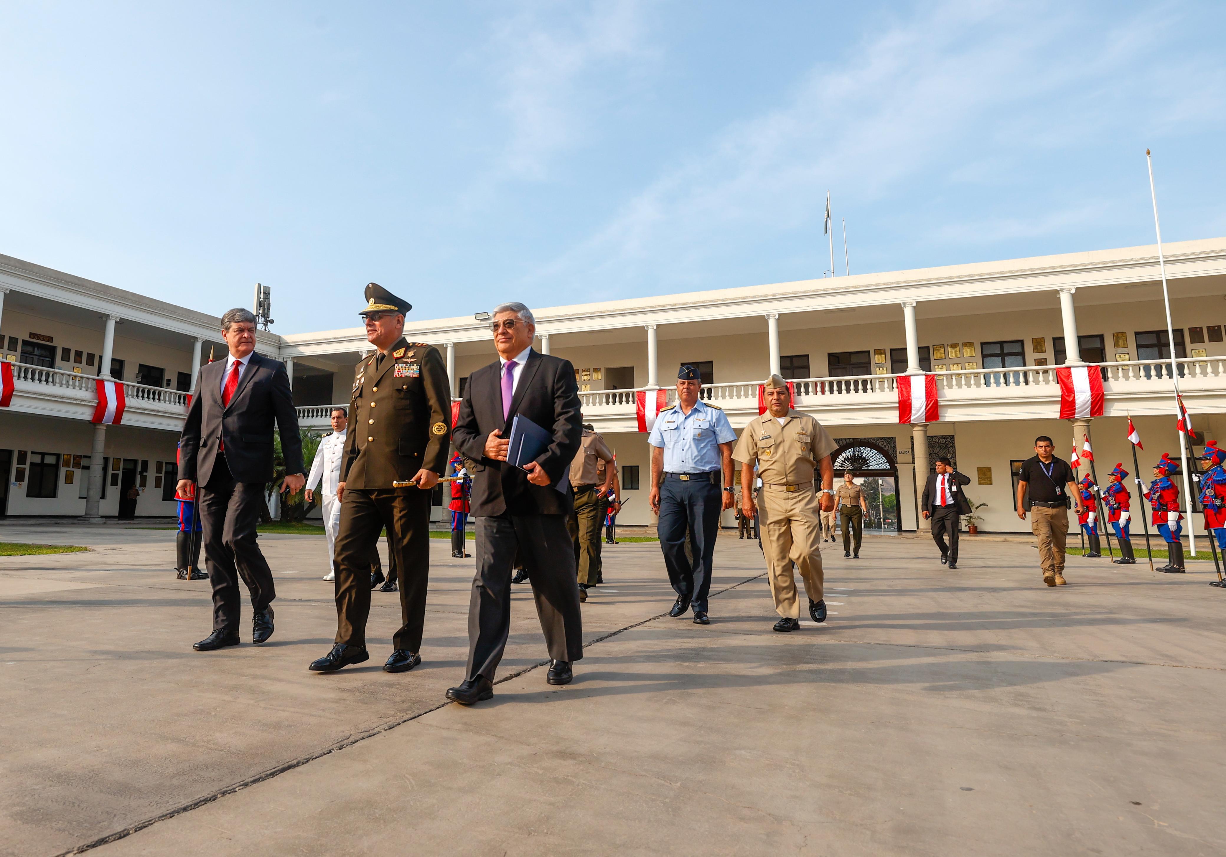 Viceministro de Políticas para la Defensa, César Torres, inauguró el simposio “Alto Cenepa, 30 años después: estrategia, diplomacia y legado de un conflicto”.