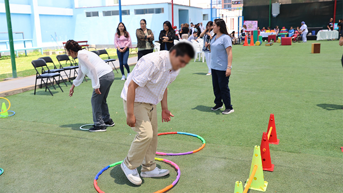 joven jugando