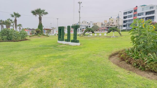 Trabajadores de Gerencia de Servicios a la ciudad laboran desde muy temprano para brindar espacios de recreación óptimos a los ciudadanos.
