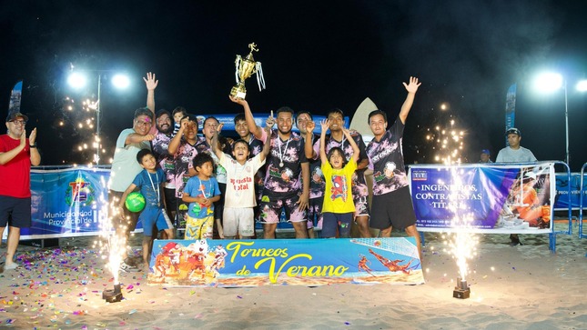  Municipalidad de Ilo premió a ganadores del II Campeonato de Fútbol Playa en categoría hombres y mujeres.
