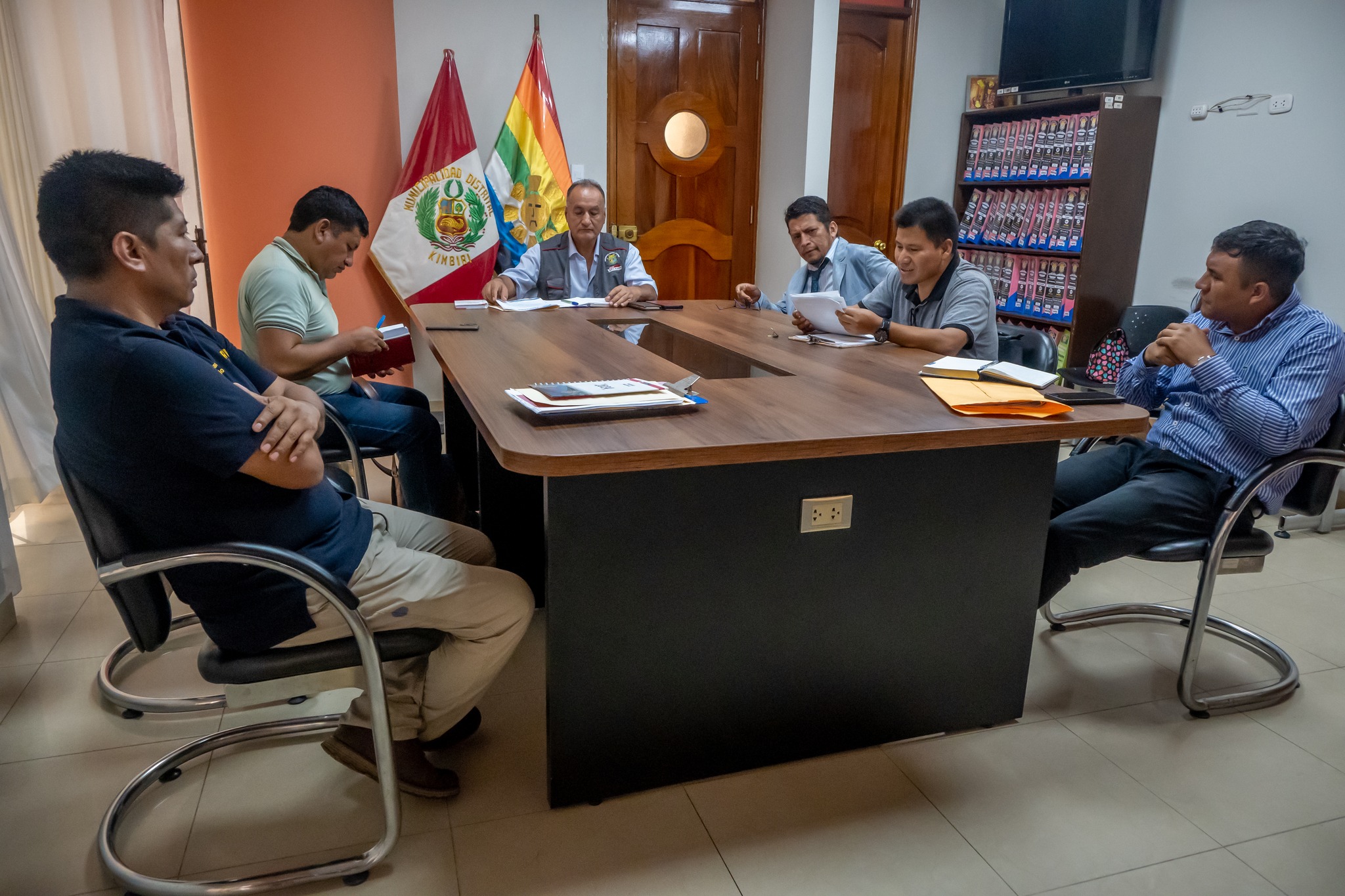 Reunión sobre conectividad vial