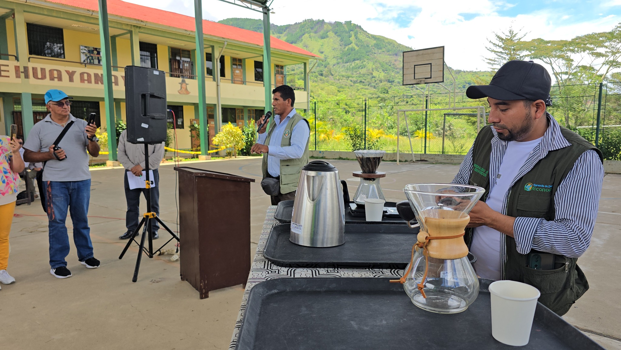 Alcalde de La Convención emprendió proceso de plantación de café especial en el sector de Huayanay como parte del proyecto café