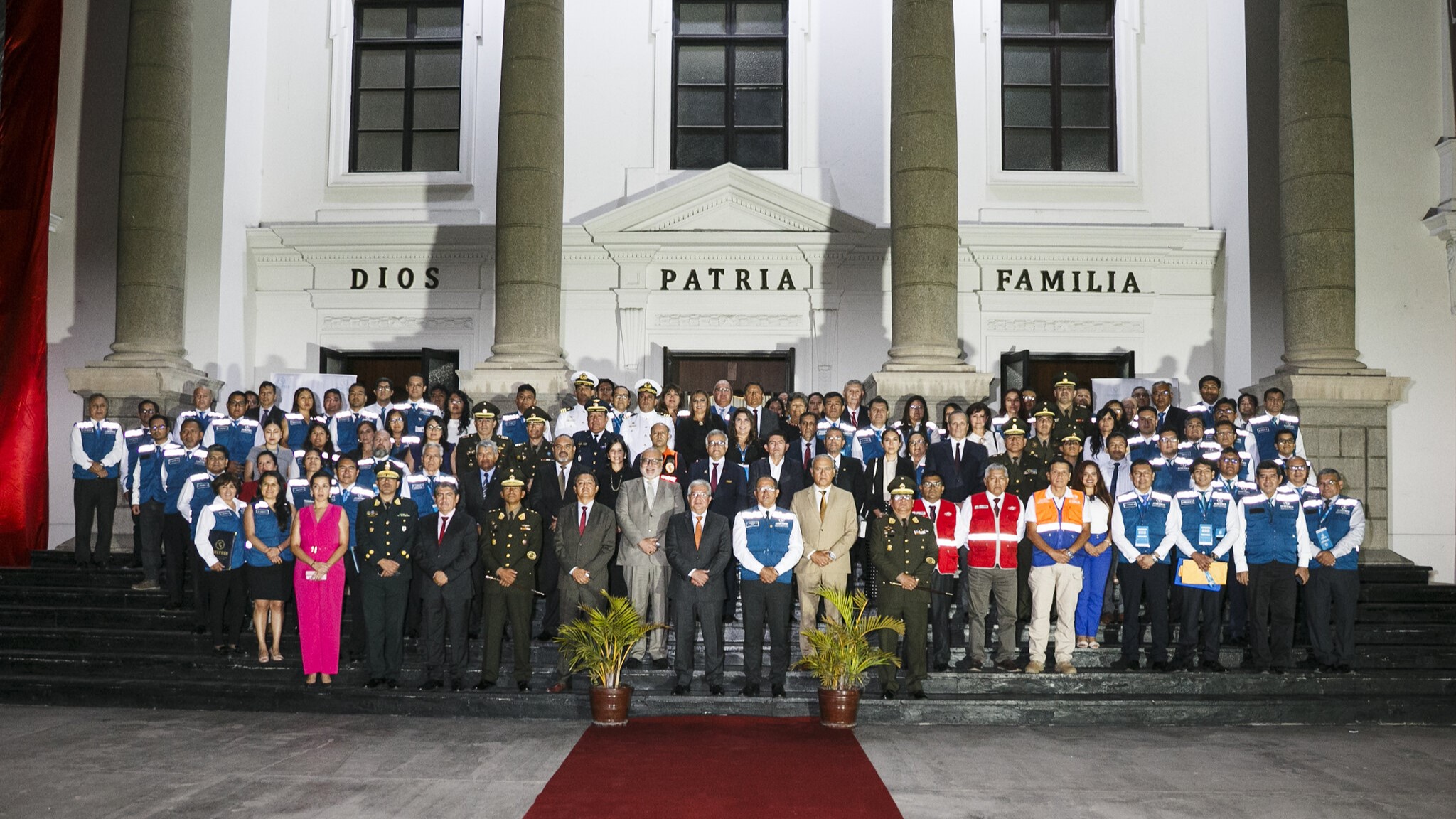 Ministro de Defensa resalta el rol del CENEPRED en la gestión de riesgos y su impacto a nivel nacional