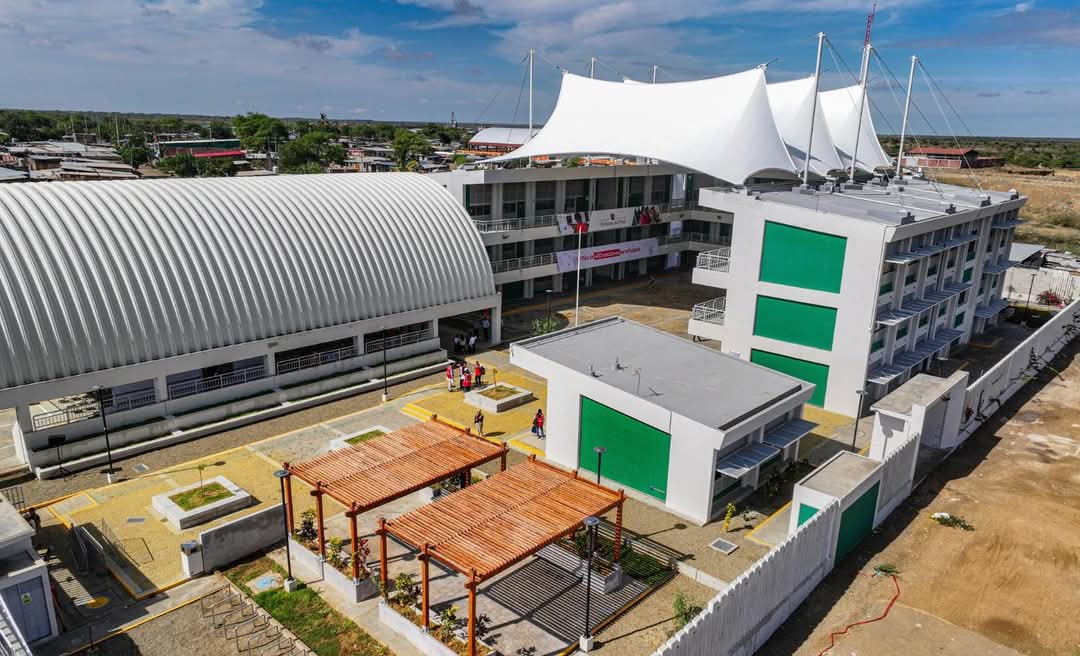 Presidenta Dina Boluarte y gobernador Luis Neyra inauguran colegio Nuestra Señora De Fátima en Sullana