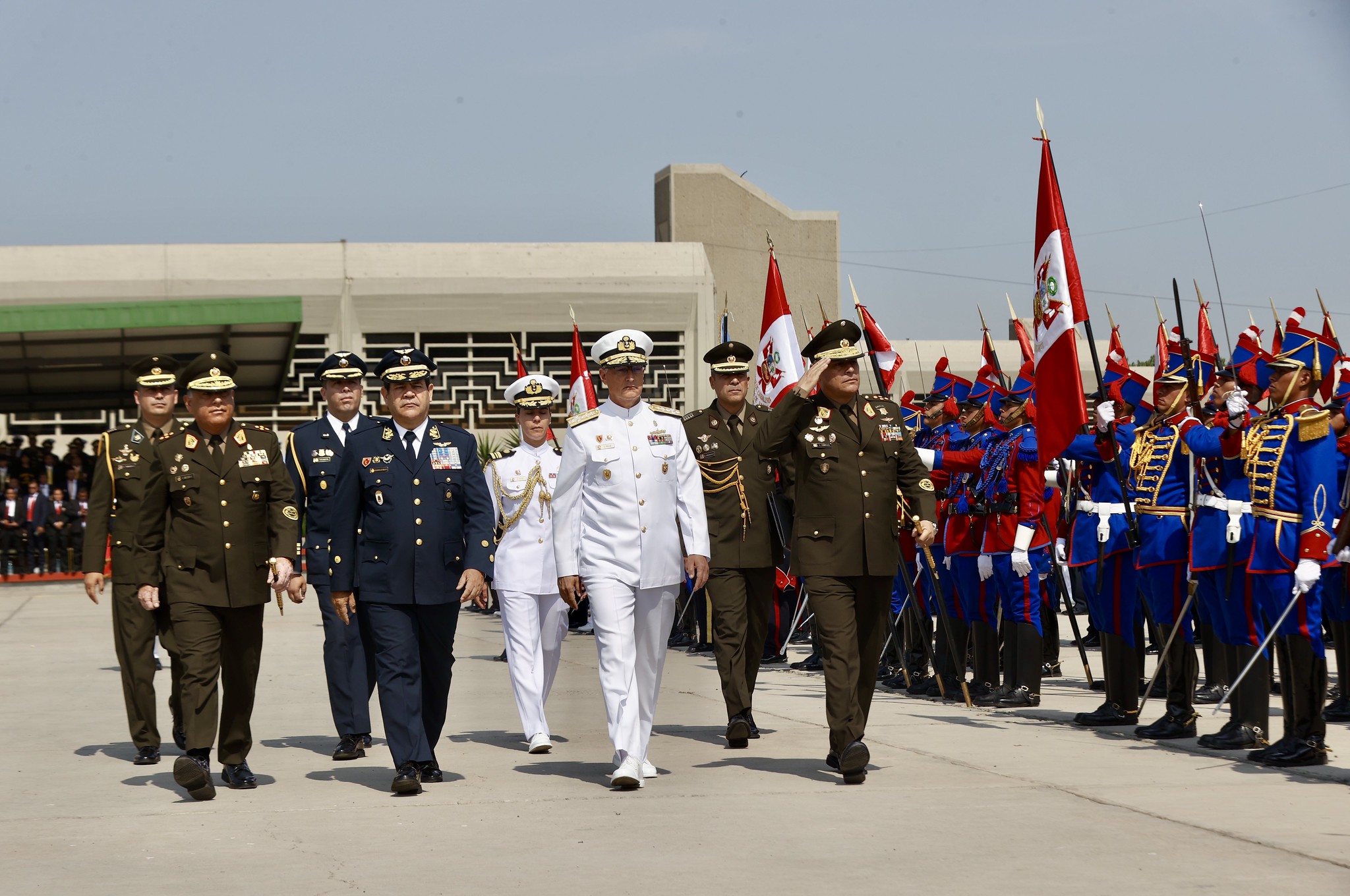 Presidenta de la República encabezó ceremonia por el XXX Aniversario de las Operaciones del Alto Cenepa