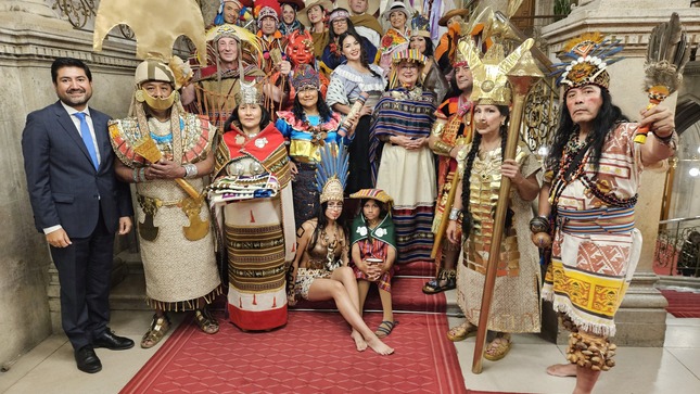 Presentación de trajes típicos del Perú en Viena