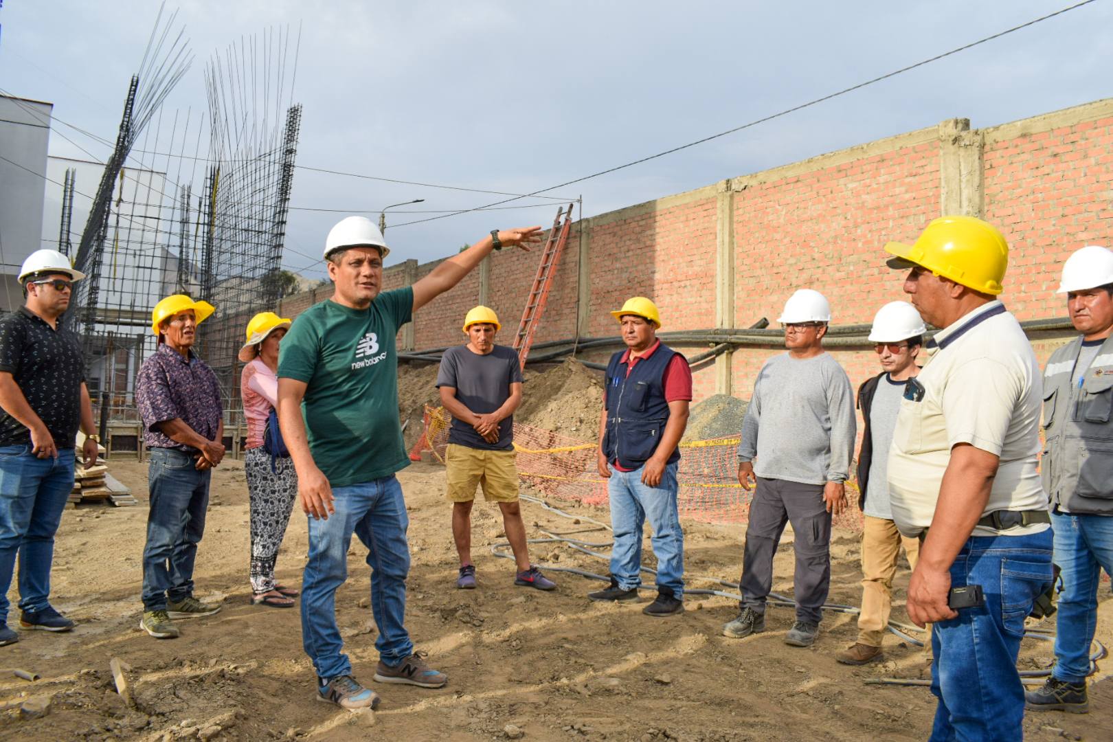 Alcalde de Nepeña explica sobre el nuevo ingreso al Centro de Salud San Jacinto