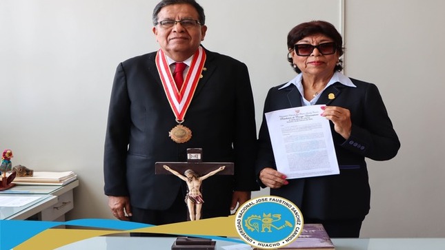 Juramentación de la Mg. Luz Gasdaly Paico Panta como coordinadora general de tutoría de la Universidad Nacional José Faustino Sánchez Carrión.