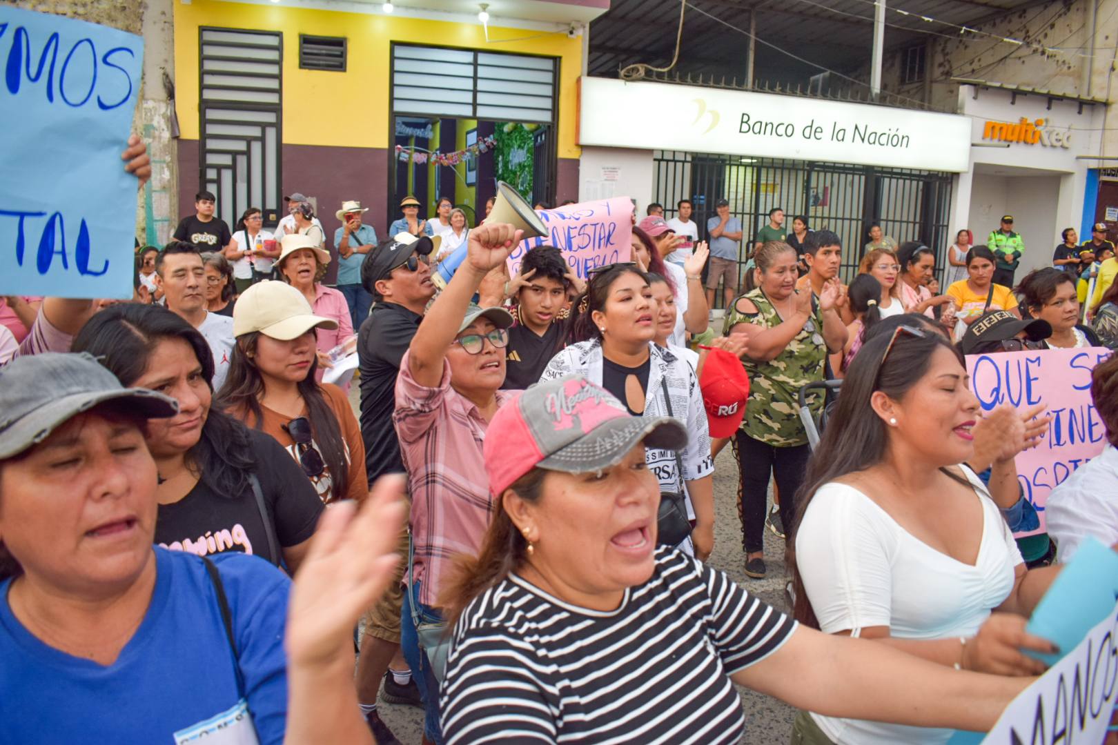 Asistentes respaldan pronunciamiento del alcalde Manuel Figueroa Laos por la continuidad del Centro de salud San Jacinto 