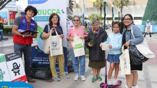 Este fin de semana, llevamos la Campaña “Ruta de Reciclaje” al Conjunto Residencial San Felipe, y nuestros vecinos fueron los protagonistas . Intercambiaron residuos aprovechables por plantitas ornamentales y otros incentivos ecológicos .
 Gracias por demostrar que el cambio comienza desde casa. ¡Cuidar nuestro distrito es tarea de todos! 
 Súmate tú también y construyamos un futuro más sostenible.