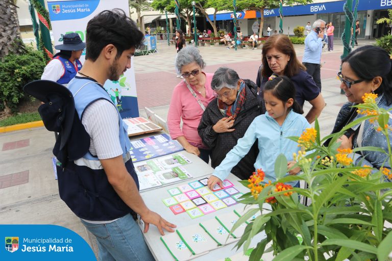 Este fin de semana, llevamos la Campaña “Ruta de Reciclaje” al Conjunto Residencial San Felipe, y nuestros vecinos fueron los protagonistas . Intercambiaron residuos aprovechables por plantitas ornamentales y otros incentivos ecológicos .
Gracias por demostrar que el cambio comienza desde casa. ¡Cuidar nuestro distrito es tarea de todos!
Súmate tú también y construyamos un futuro más sostenible.