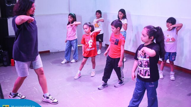 Este 2025, los más pequeños se divierten al ritmo de la música con nuestro Taller de K-Pop.
Baile, diversión y mucha energía en cada coreografía. Haz que tus hijos vivan unas vacaciones inolvidables mientras disfrutan de lo que más les gusta.
Revisa nuestra lista de talleres y encuentra el ideal para tus hijos ingresando aquí  bit.ly/4a9q2d1.