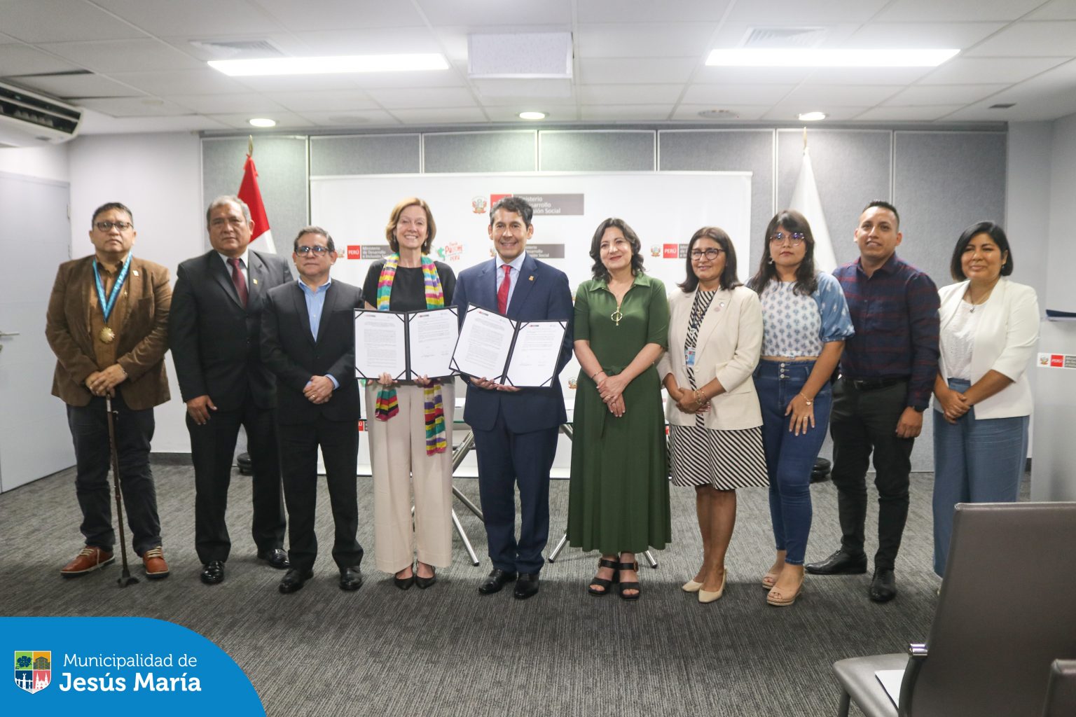 Gracias a un convenio entre el Ministerio de Desarrollo e Inclusión Social del Perú y el Programa Mundial de Alimentos de las Naciones Unidas, nuestros vecinos pertenecientes al Programa de Complementación Alimentaria para el Paciente con Tuberculosis (PANTBC) pronto tendrán acceso a una alimentación complementaria saludable y oportuna! 🍎🥦
💳 Con la entrega de tarjetas alimentarias, los beneficiarios podrán adquirir alimentos nutritivos recomendados por el Ministerio de Salud, fortaleciendo su recuperación y calidad de vida.
🌟 Jesús María sigue comprometido con el cuidado y la inclusión de quienes más lo necesitan. ¡Seguimos avanzando juntos!