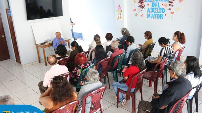 En el marco del Día Mundial de la Lucha contra la Depresión, brindamos una charla educativa en el CIAM para nuestros adultos mayores 👴🏻 y sus familias, aprendiendo a reconocer señales de alerta, brindar apoyo emocional ❤️ y fomentar el bienestar de quienes más amamos. 🫂
¡Gracias a todos los asistentes por ser parte de este importante paso hacia un mejor cuidado emocional!