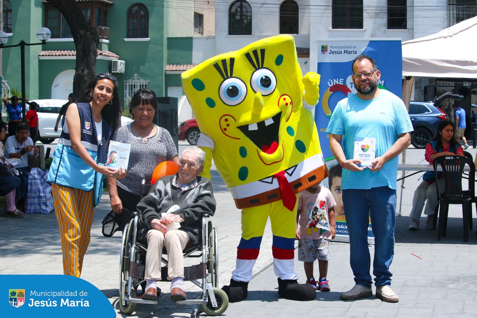 Reafirmamos nuestro compromiso con una comunidad que incluye, respeta y apoya. Por ello estuvimos en la Plaza San José donde promovimos la ordenanza municipal que asegura la atención preferente para personas con Trastorno del Espectro Autista (TEA) y sus acompañantes, marcando un paso importante hacia un distrito más humano y accesible.
Porque en Jesús María, creemos que la inclusión es más que un valor, es nuestra forma de construir un futuro mejor para todos