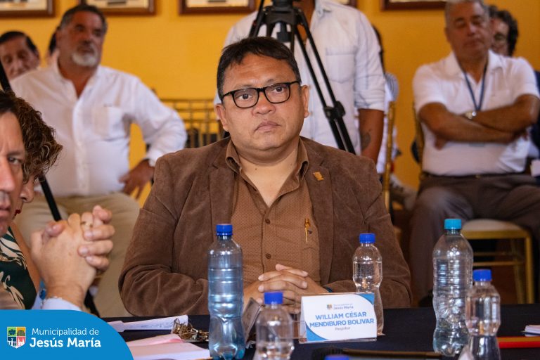 La Municipalidad de Jesús María realizó la primera Sesión Ordinaria del Concejo Municipal 2025. 🤝
El alcalde Jesús Gálvez Olivares y sus regidores mostraron su compromiso de trabajar juntos por el desarrollo de nuestro distrito.
Mira la transmisión aquí 👉 bit.ly/4hlE6lL