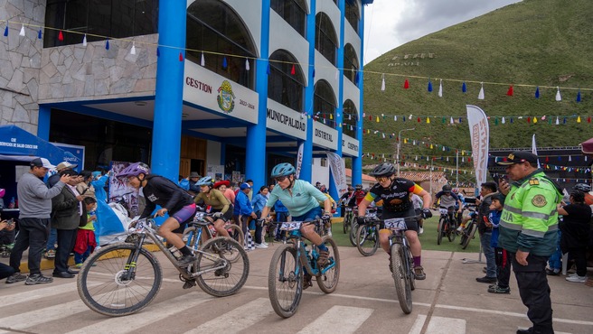 Ciclismo profesional en la modalidad Cross Country en el distrito de Cusipata un deporte de Auge