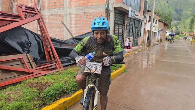 Ciclismo profesional en la modalidad Cross Country en el distrito de Cusipata un deporte de Auge