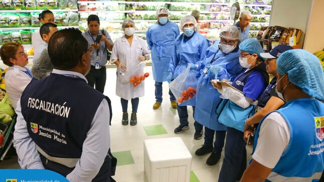 La Municipalidad de Jesús María a través de la Subgerencia de Salud y Bienestar Social, refuerza los operativos en los supermercados del distrito, 🛒 realizando rigurosas inspecciones a fin de garantizar el cumplimiento de las normas sanitarias y asegurar que los establecimientos mantengan altos estándares de salubridad.
Nuestro objetivo es ofrecer a todos los vecinos un entorno seguro y confiable para sus compras.