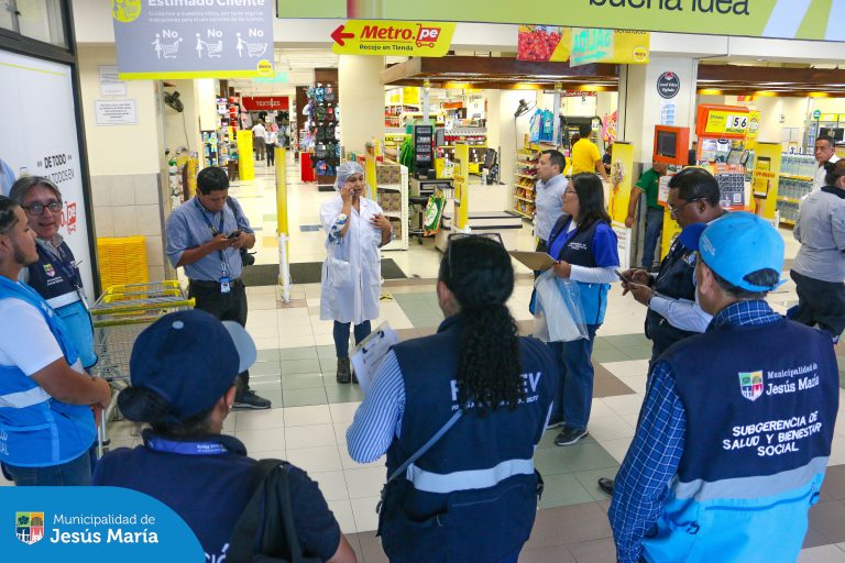 La Municipalidad de Jesús María a través de la Subgerencia de Salud y Bienestar Social, refuerza los operativos en los supermercados del distrito, 🛒 realizando rigurosas inspecciones a fin de garantizar el cumplimiento de las normas sanitarias y asegurar que los establecimientos mantengan altos estándares de salubridad.
Nuestro objetivo es ofrecer a todos los vecinos un entorno seguro y confiable para sus compras.