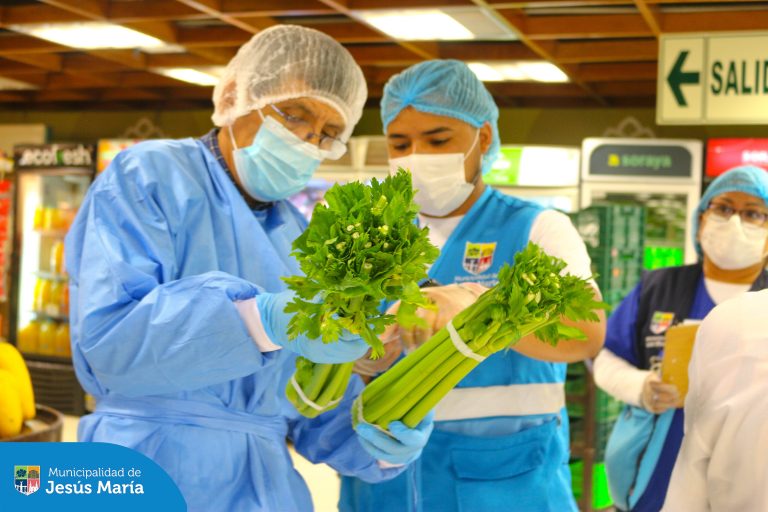La Municipalidad de Jesús María a través de la Subgerencia de Salud y Bienestar Social, refuerza los operativos en los supermercados del distrito, 🛒 realizando rigurosas inspecciones a fin de garantizar el cumplimiento de las normas sanitarias y asegurar que los establecimientos mantengan altos estándares de salubridad.
Nuestro objetivo es ofrecer a todos los vecinos un entorno seguro y confiable para sus compras.