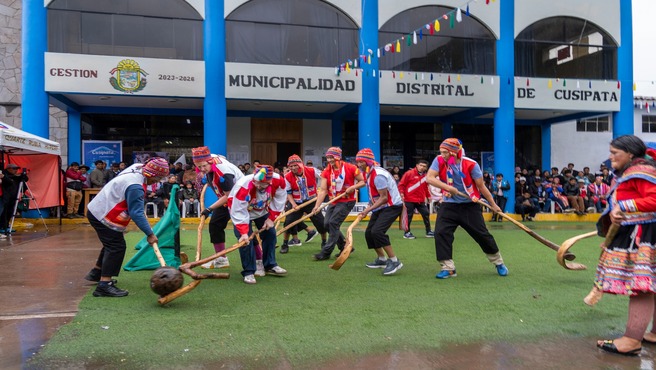 Encuentro internacional de juegos tradicionales Gayado KΒ΄asuy Cusipata y Hockey de CanadΓ‘ Un deporte de Hermanamiento